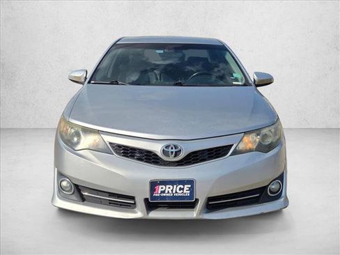 Used 2013 Toyota Camry SE image 2