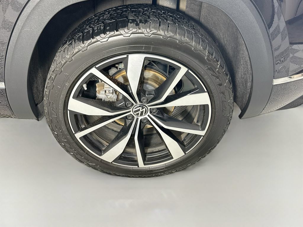 Used 2024 Volkswagen Atlas Cross Sport SEL Premium R-Line AWD/4WD image 33