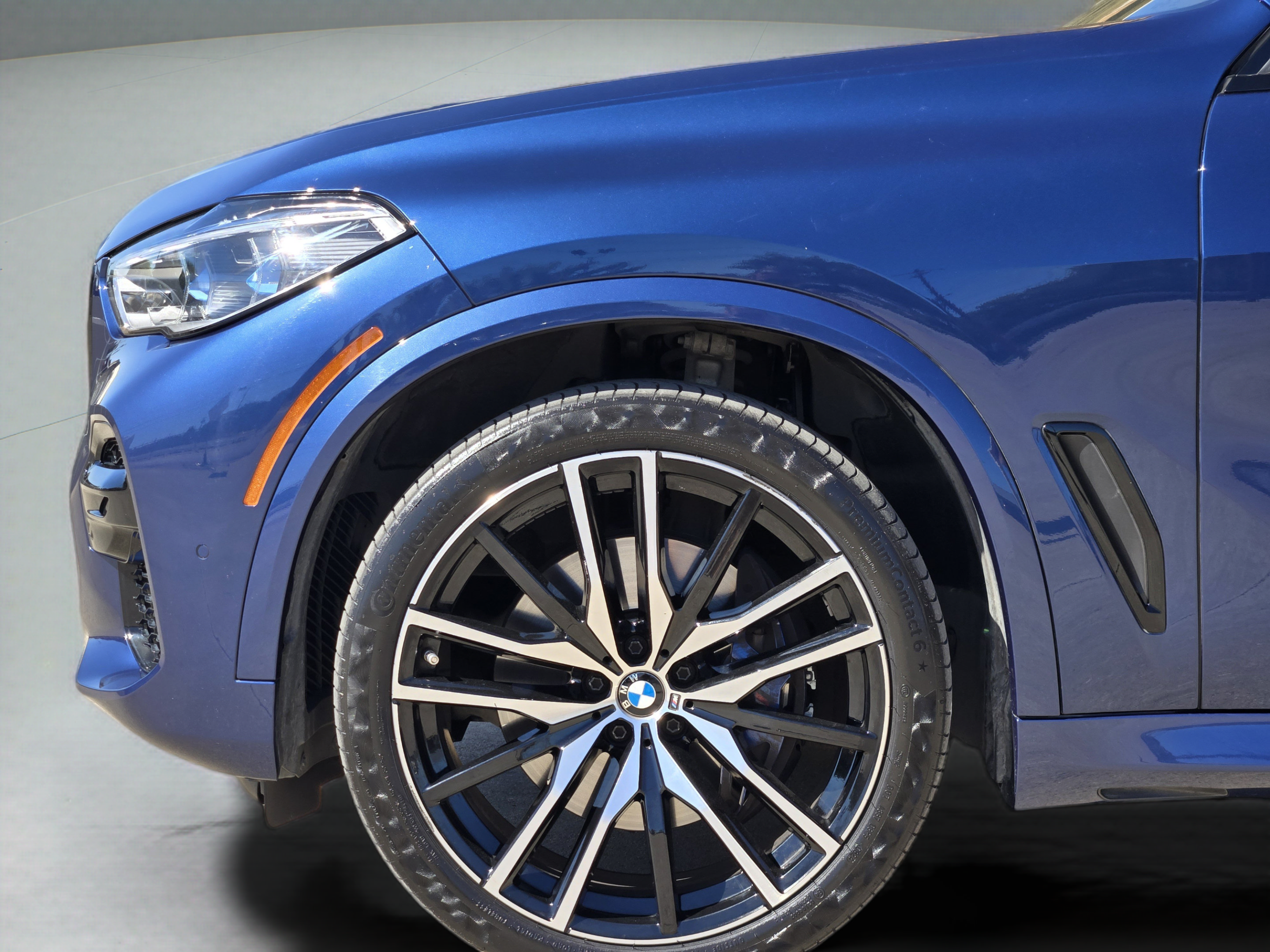 Used 2022 BMW X5 xDrive40i w/ M Sport Package AWD/4WD image 33