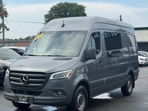 Used 2024 Mercedes-Benz Sprinter 2500 image 2