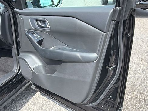 Used 2024 Nissan Rogue S AWD/4WD image 19