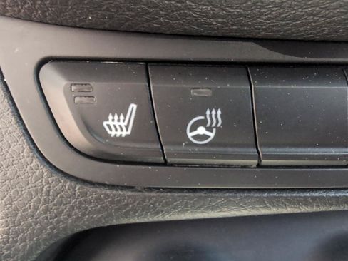Used 2016 Jeep Renegade Latitude w/ Cold Weather Group FWD image 27