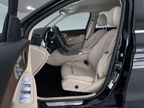 Used 2022 Mercedes-Benz GLC 300 4MATIC image 5