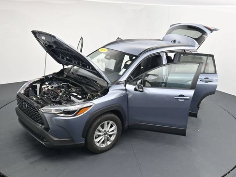 Used 2025 Toyota Corolla Cross LE AWD/4WD image 41