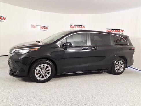 Used 2023 Toyota Sienna LE image 22