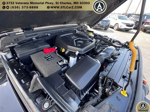 Used 2018 Jeep Wrangler Unlimited Sahara AWD/4WD image 17