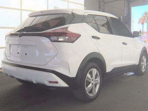 Used 2022 Nissan Kicks S image 5