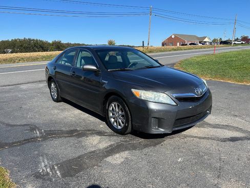Used 2010 Toyota Camry Base 4dr Sedan image 4