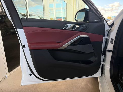 New 2026 BMW X6 xDrive40i w/ Climate Comfort Package image 8