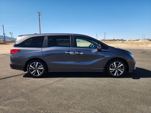 Used 2023 Honda Odyssey Touring image 4