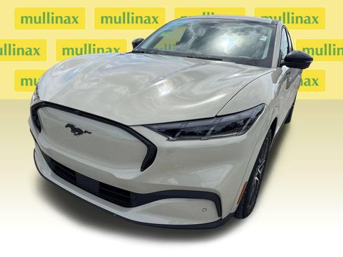 Used 2025 Ford Mustang Mach-E Premium RWD image 10