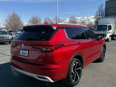 Used 2024 Mitsubishi Outlander SEL image 2