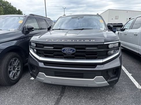 Used 2025 Ford Expedition Max Platinum AWD/4WD image 4
