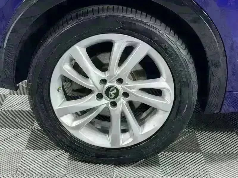 Used 2017 INFINITI QX30 FWD image 14