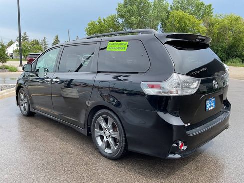 Used 2015 Toyota Sienna SE FWD image 4