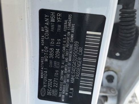 Used 2025 Hyundai Elantra SEL FWD image 28
