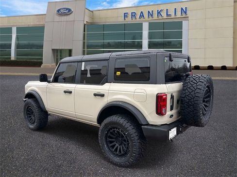 New 2025 Ford Bronco 4-Door image 5