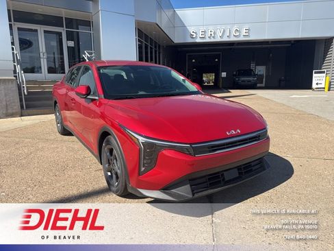 New 2025 Kia K4 LXS image 1
