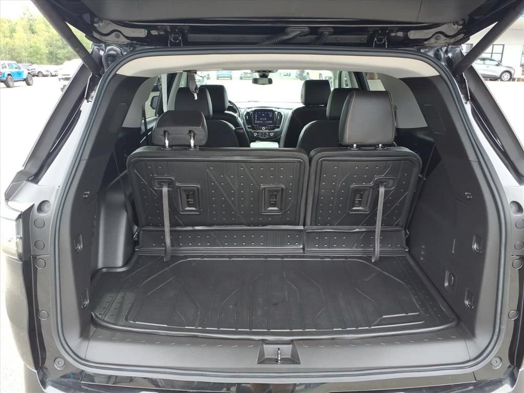 Used 2021 Chevrolet Traverse Premier w/ Redline Edition AWD/4WD image 9