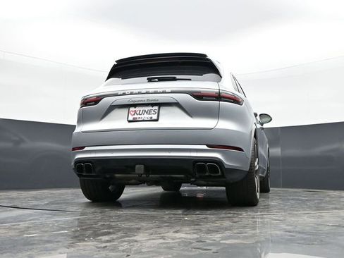 Used 2020 Porsche Cayenne Turbo AWD/4WD image 48