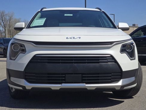Certified 2025 Kia Niro EX FWD image 12