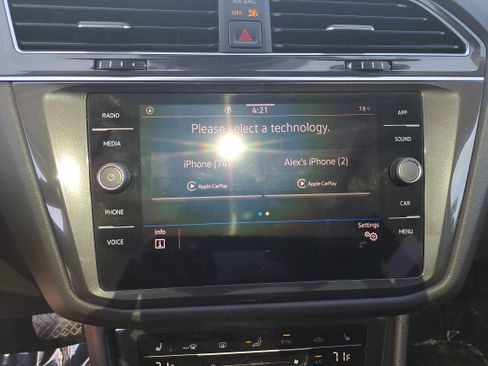 Used 2023 Volkswagen Tiguan SE w/ Panoramic Sunroof Package FWD image 21