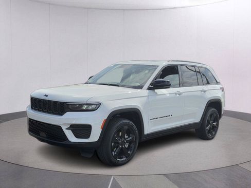 New 2025 Jeep Grand Cherokee Altitude RWD image 1