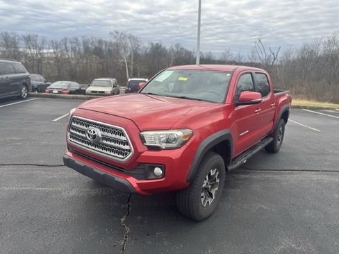 Used 2016 Toyota Tacoma TRD Off-Road image 7
