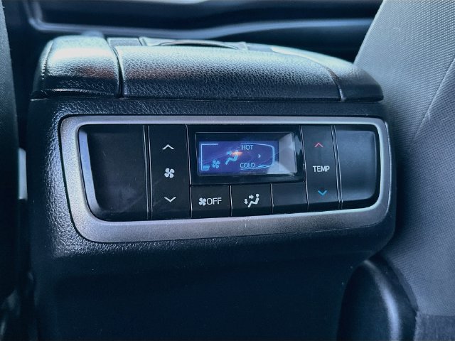 Used 2018 Toyota Highlander LE AWD/4WD image 24