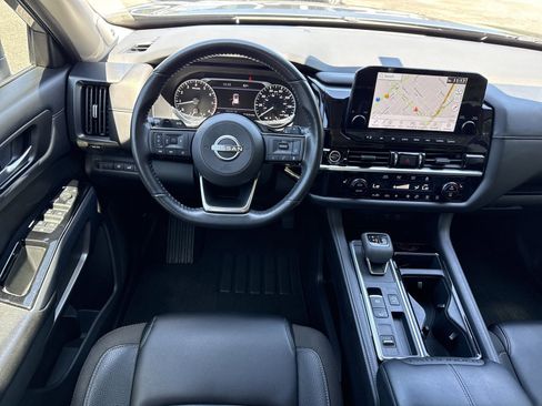 Used 2023 Nissan Pathfinder SL w/ SL Premium Package FWD image 14