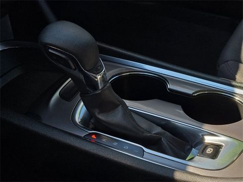 Used 2022 Chevrolet Malibu LT image 22