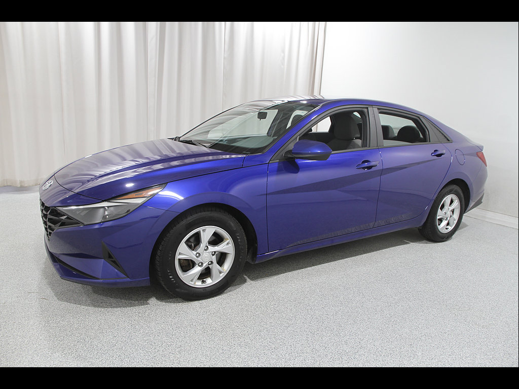 Used 2022 Hyundai Elantra SE FWD image 3