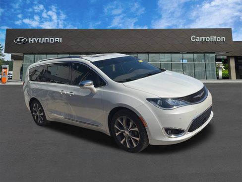 Used 2017 Chrysler Pacifica Limited FWD image 4