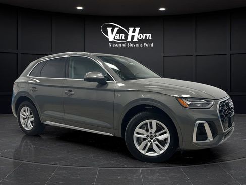 Used 2024 Audi Q5 2.0T Premium w/ Convenience Package image 1