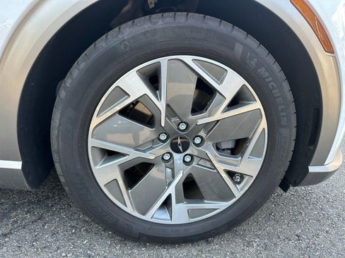 Certified 2024 Genesis GV60 RWD image 9