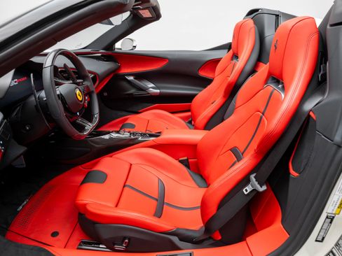 Certified 2022 Ferrari SF90 Spider image 5