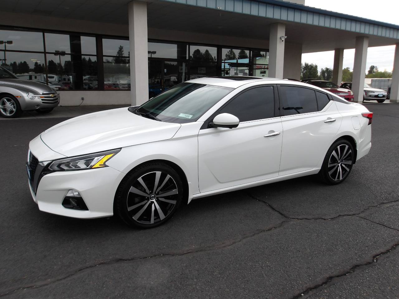 Used 2019 Nissan Altima 2.5 Platinum AWD/4WD image 2