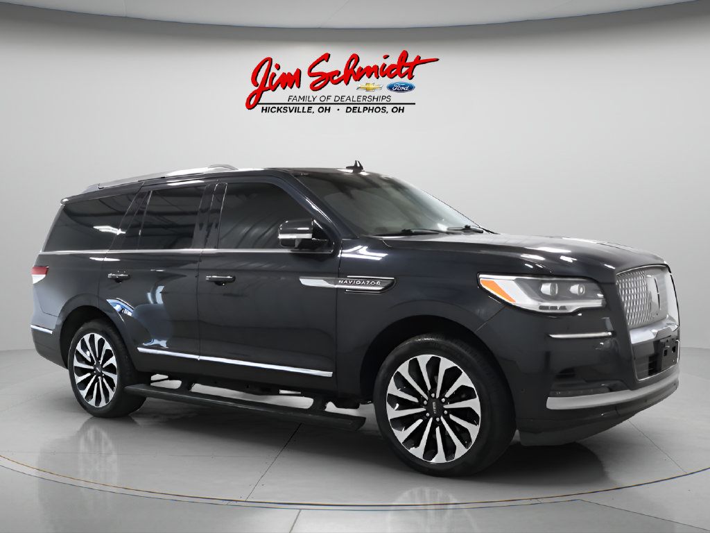 Used 2022 Lincoln Navigator Reserve AWD/4WD image 2
