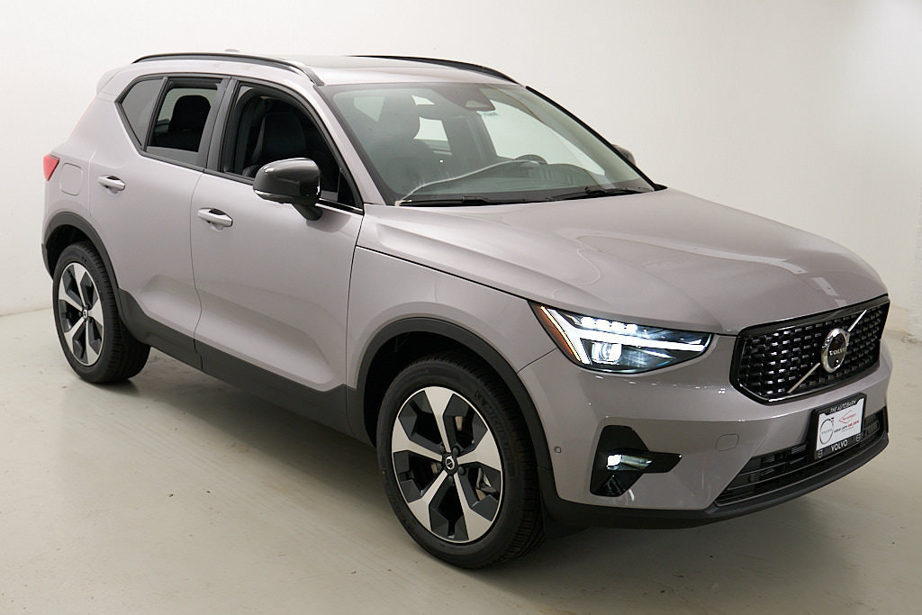 New 2026 Volvo XC40 B5 Plus w/ Climate Package AWD/4WD image 4