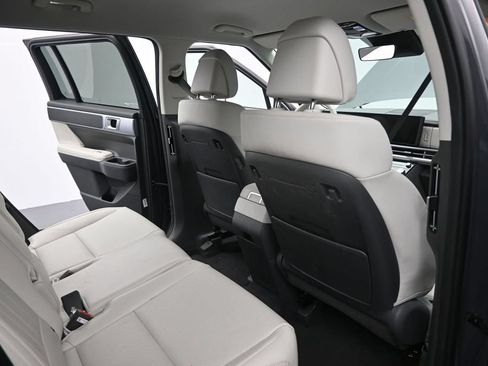 Used 2025 Hyundai Santa Fe SEL FWD image 18