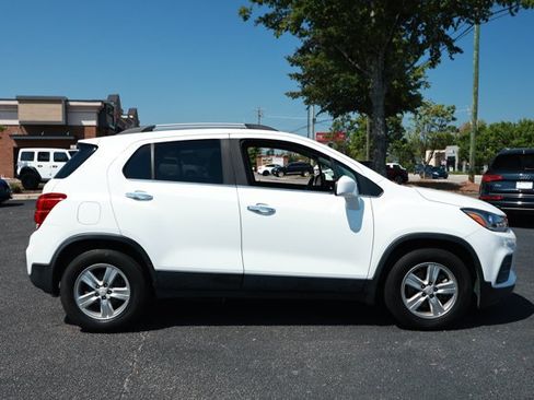Used 2018 Chevrolet Trax LT w/ LT Convenience Package FWD image 4