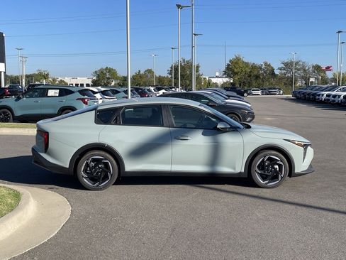 New 2025 Kia K4 EX image 8