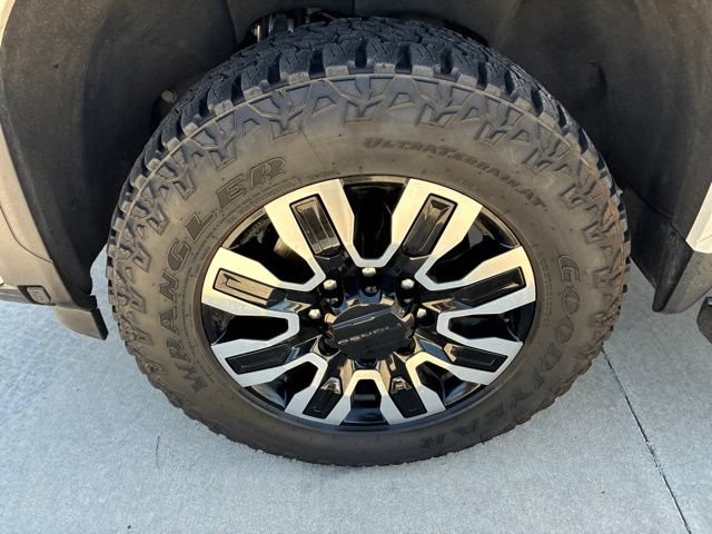 Used 2024 GMC Sierra 3500 Denali Ultimate AWD/4WD image 10