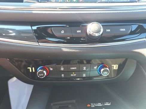Used 2023 Buick Enclave Essence AWD/4WD image 17