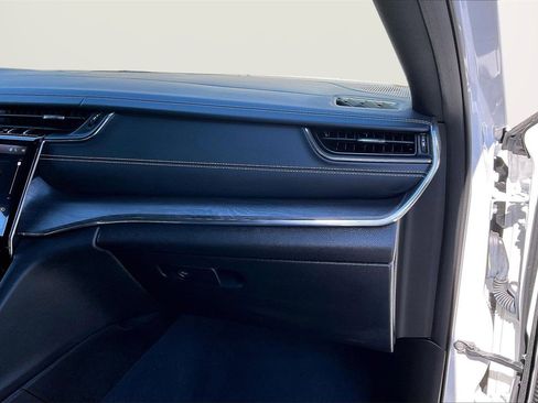 Certified 2023 Jeep Grand Cherokee Overland w/ Luxury Tech Group IV image 22