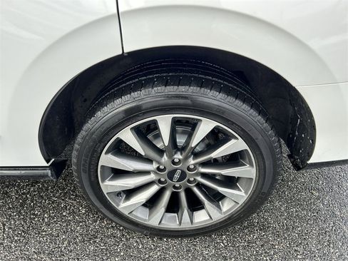 Used 2021 Lincoln Navigator Reserve w/ Luxury Package image 11