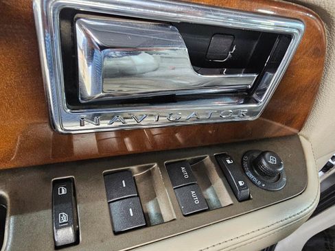 Used 2014 Lincoln Navigator 4WD image 34