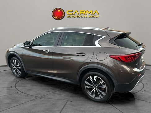 Used 2018 INFINITI QX30 Premium w/ Navigation Package image 4