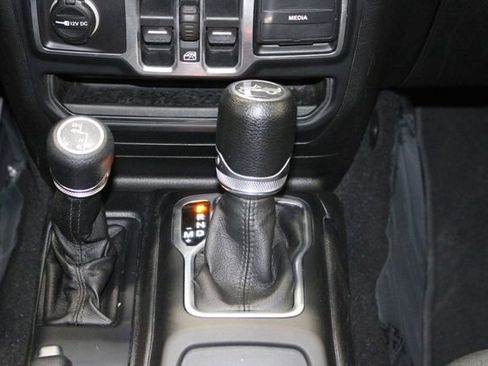 Used 2018 Jeep Wrangler Unlimited Sport S image 35