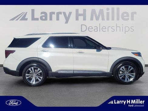 Used 2020 Ford Explorer Platinum w/ Premium Technology Package image 6